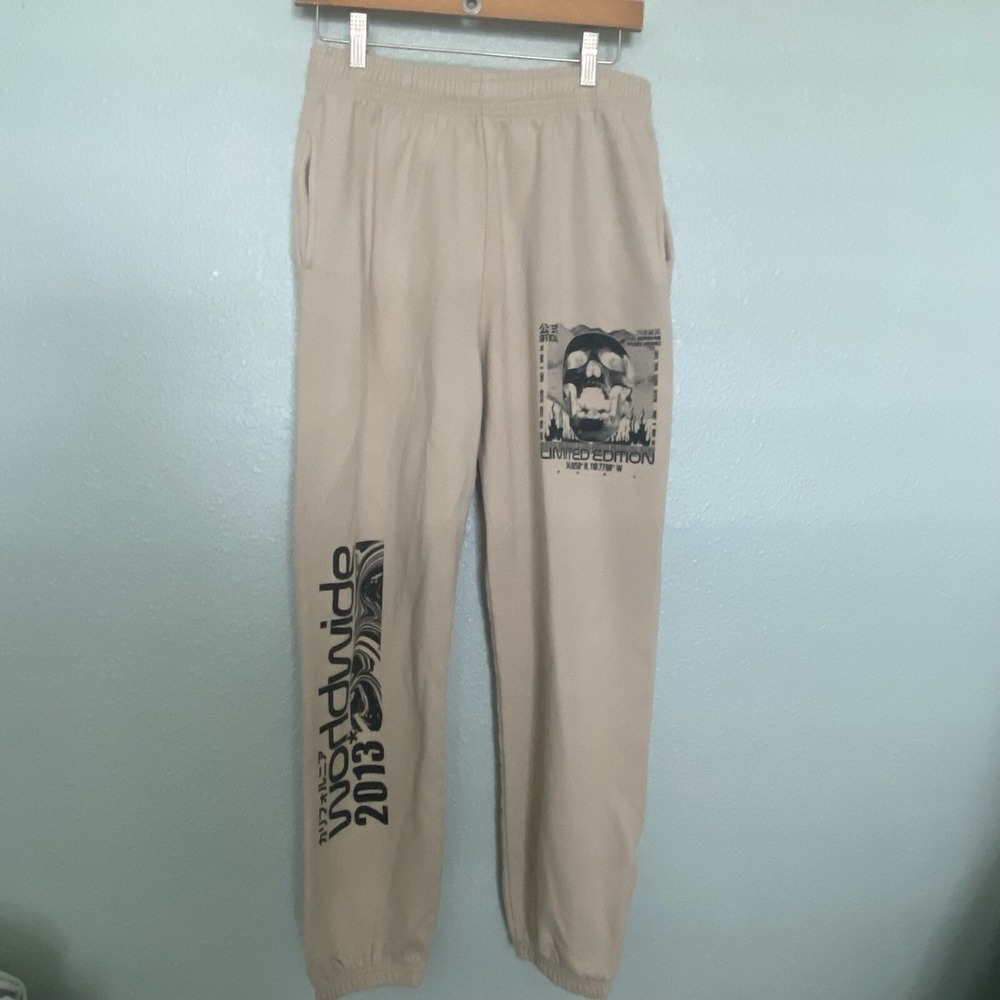 Boohoo Man Skull Sweatpant Medium Tan Regular Fit Chicago Varsity Jogger Rare - Picture 14 of 16